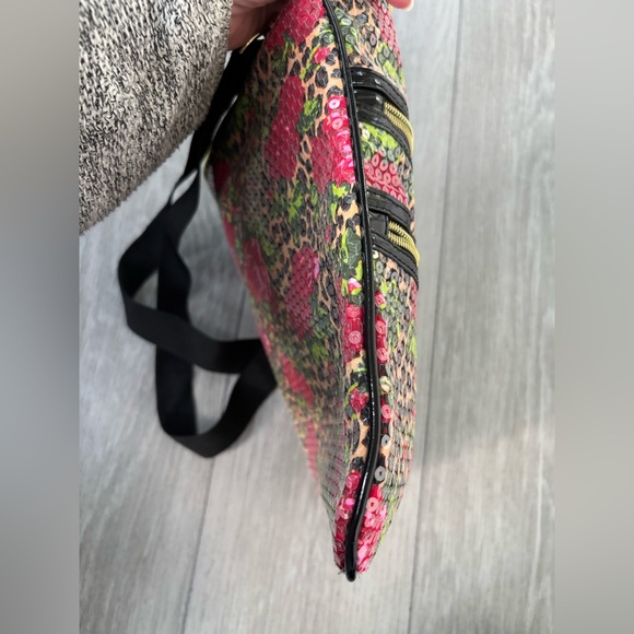 Betsey Johnson - bag with floral print and sequins. EUC! - Picture 7 of 11